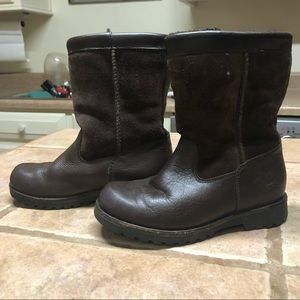 UGG boys kids Riverton size 1  chocolate